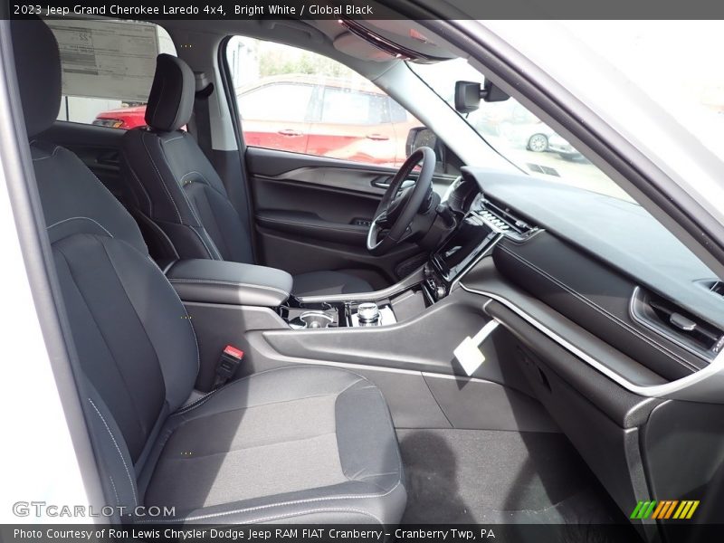 Bright White / Global Black 2023 Jeep Grand Cherokee Laredo 4x4