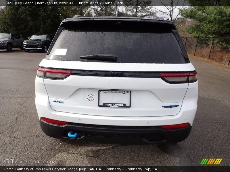 Bright White / Global Black 2023 Jeep Grand Cherokee Trailhawk 4XE