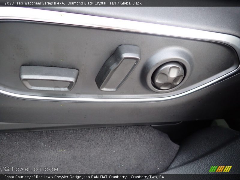 Diamond Black Crystal Pearl / Global Black 2023 Jeep Wagoneer Series II 4x4