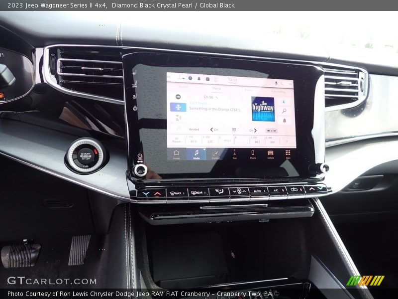 Diamond Black Crystal Pearl / Global Black 2023 Jeep Wagoneer Series II 4x4