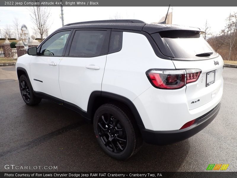 Bright White / Black 2022 Jeep Compass Altitude 4x4