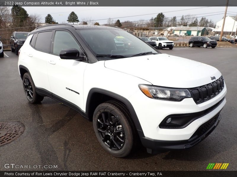 Bright White / Black 2022 Jeep Compass Altitude 4x4