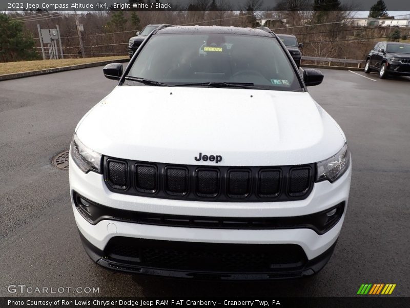 Bright White / Black 2022 Jeep Compass Altitude 4x4