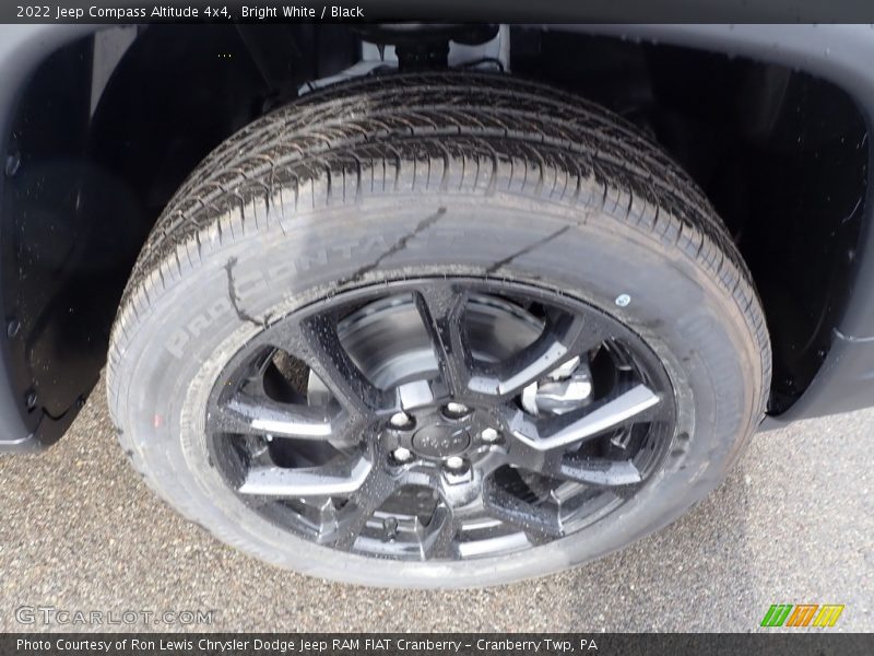 Bright White / Black 2022 Jeep Compass Altitude 4x4