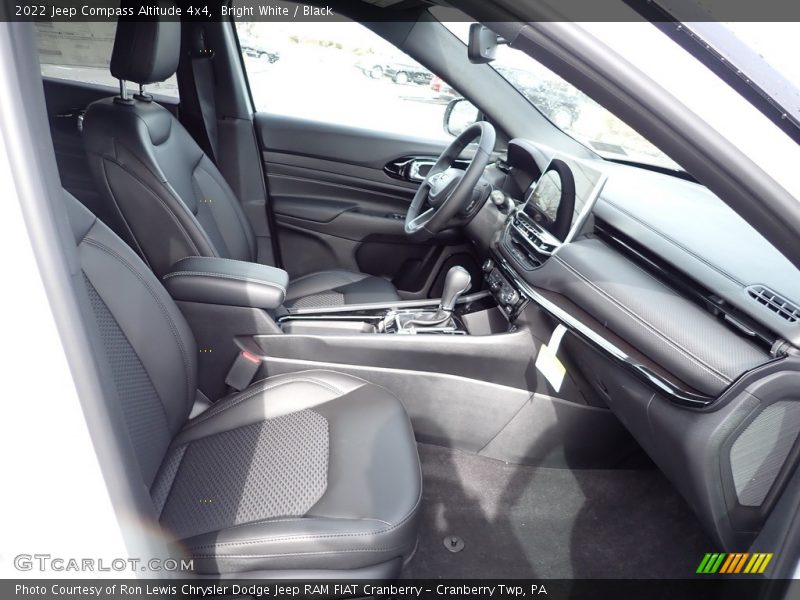 Bright White / Black 2022 Jeep Compass Altitude 4x4
