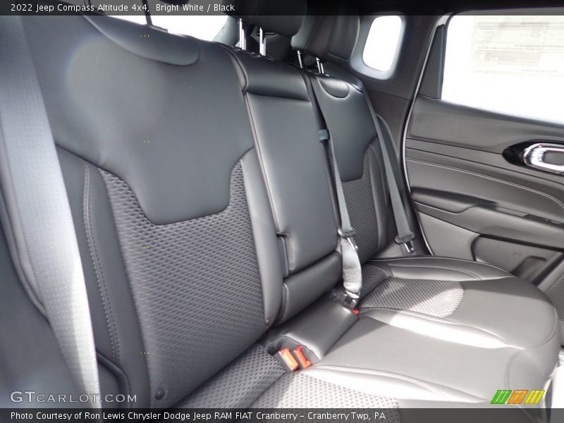 Bright White / Black 2022 Jeep Compass Altitude 4x4