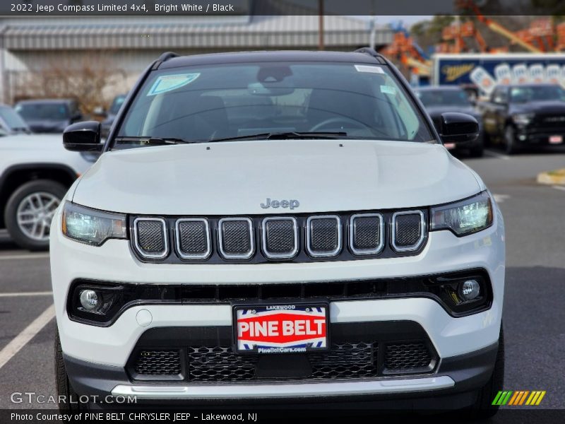 Bright White / Black 2022 Jeep Compass Limited 4x4