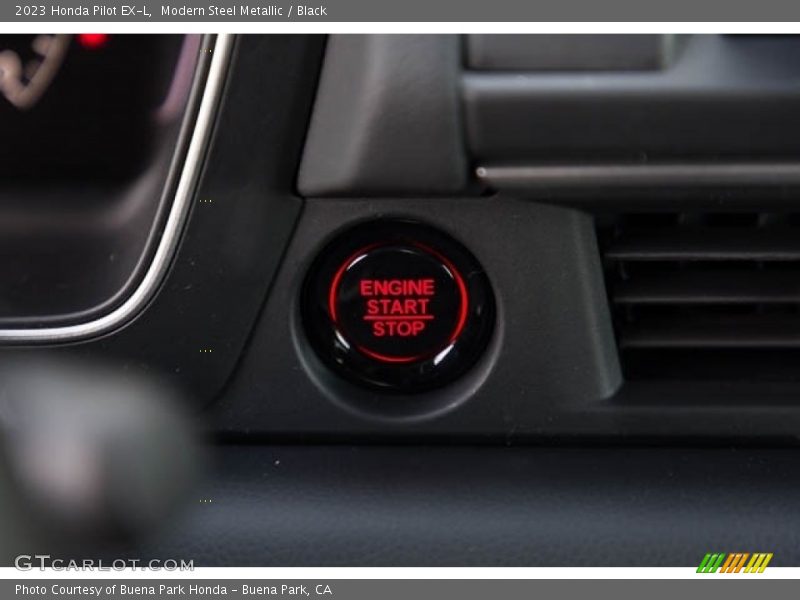 Modern Steel Metallic / Black 2023 Honda Pilot EX-L