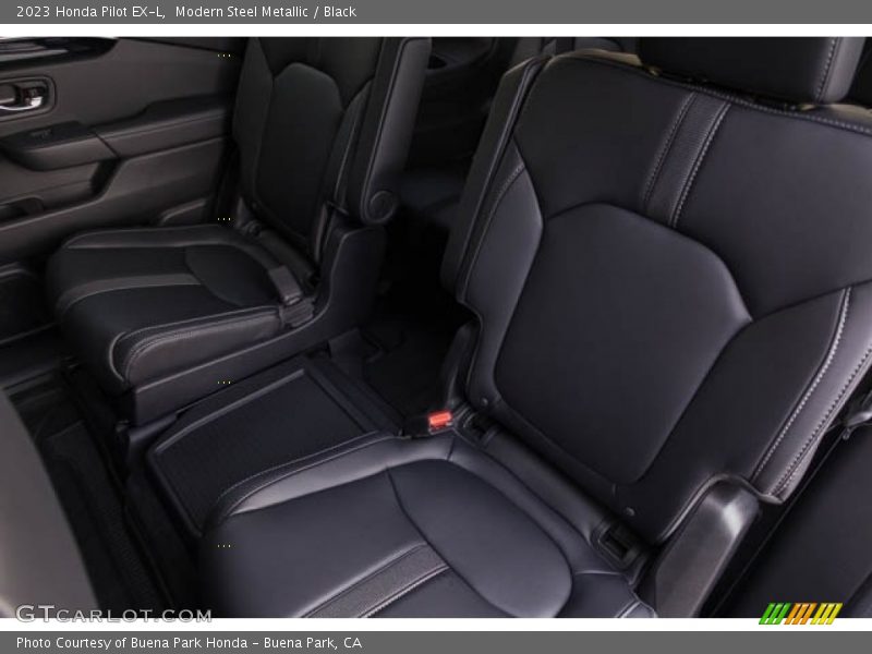 Modern Steel Metallic / Black 2023 Honda Pilot EX-L