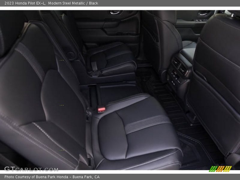 Modern Steel Metallic / Black 2023 Honda Pilot EX-L