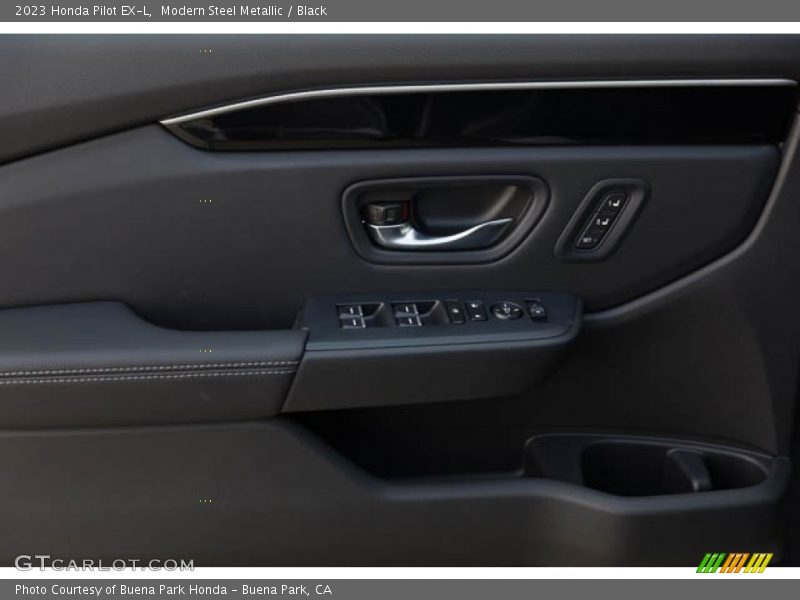 Modern Steel Metallic / Black 2023 Honda Pilot EX-L