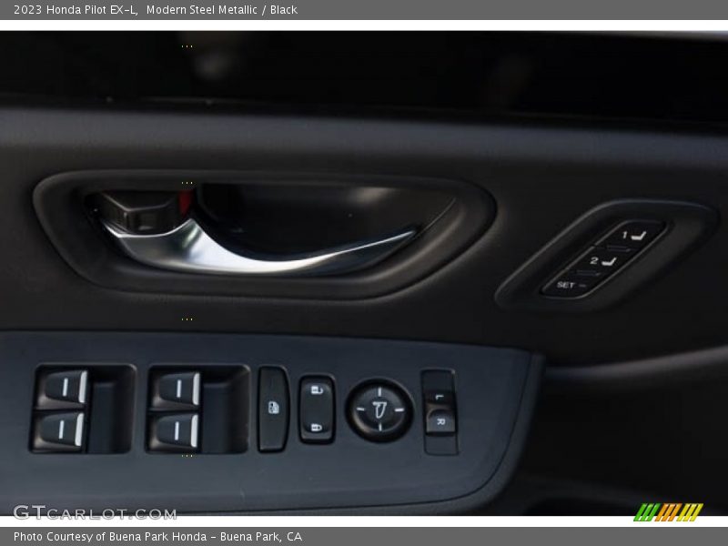 Modern Steel Metallic / Black 2023 Honda Pilot EX-L