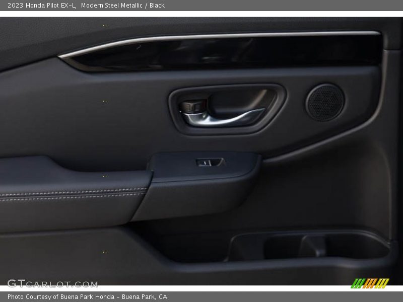 Modern Steel Metallic / Black 2023 Honda Pilot EX-L