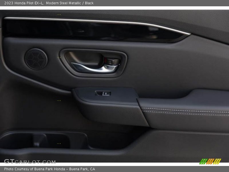 Modern Steel Metallic / Black 2023 Honda Pilot EX-L