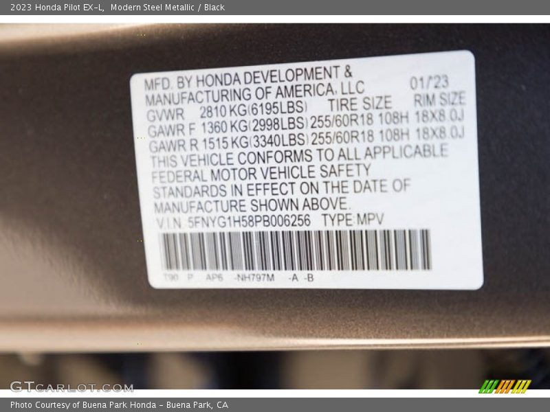 Modern Steel Metallic / Black 2023 Honda Pilot EX-L