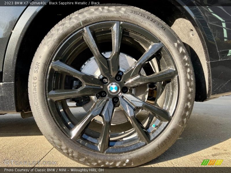 Black Sapphire Metallic / Black 2023 BMW X7 xDrive40i