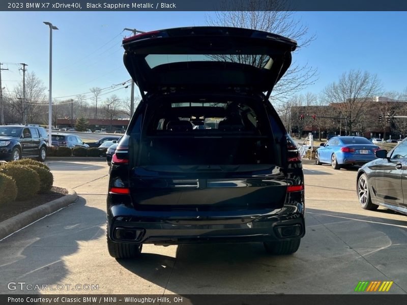Black Sapphire Metallic / Black 2023 BMW X7 xDrive40i