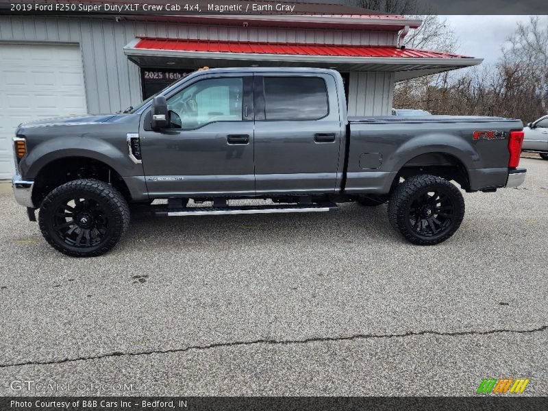 Magnetic / Earth Gray 2019 Ford F250 Super Duty XLT Crew Cab 4x4