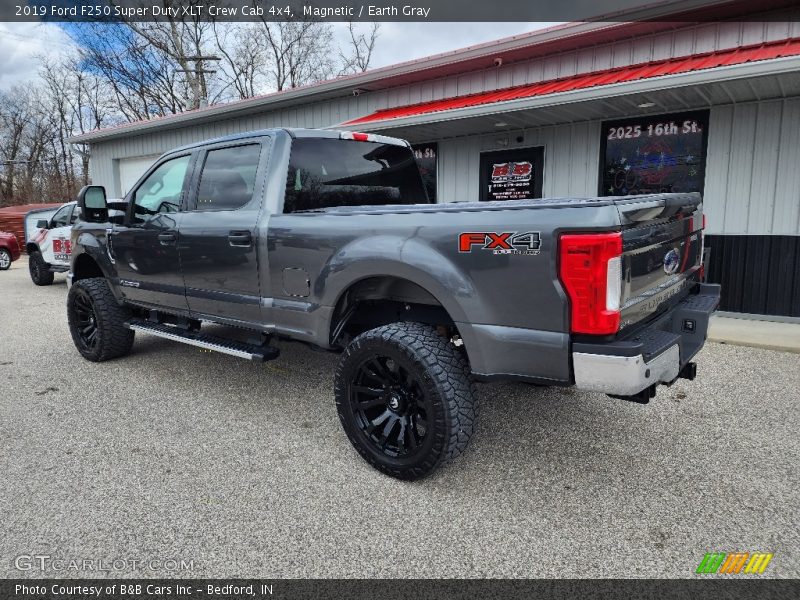 Magnetic / Earth Gray 2019 Ford F250 Super Duty XLT Crew Cab 4x4