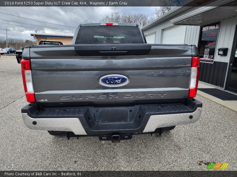 Magnetic / Earth Gray 2019 Ford F250 Super Duty XLT Crew Cab 4x4