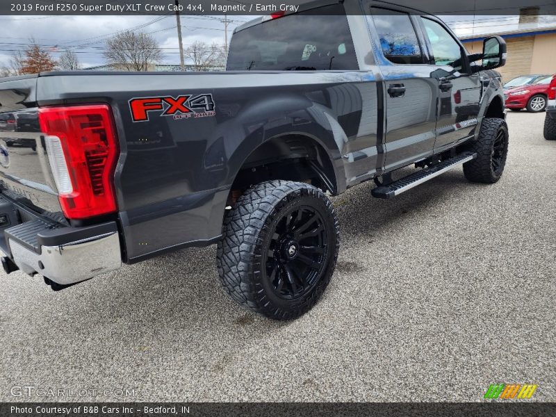 Magnetic / Earth Gray 2019 Ford F250 Super Duty XLT Crew Cab 4x4