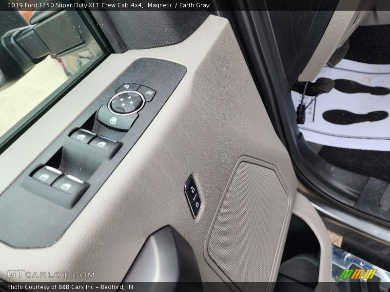 Magnetic / Earth Gray 2019 Ford F250 Super Duty XLT Crew Cab 4x4