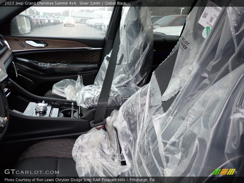 Silver Zynith / Global Black 2023 Jeep Grand Cherokee Summit 4x4