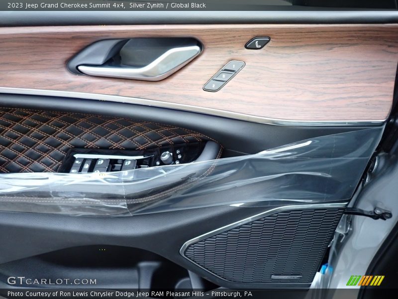 Door Panel of 2023 Grand Cherokee Summit 4x4
