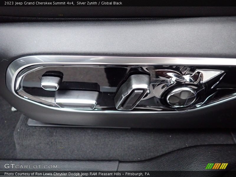 Silver Zynith / Global Black 2023 Jeep Grand Cherokee Summit 4x4
