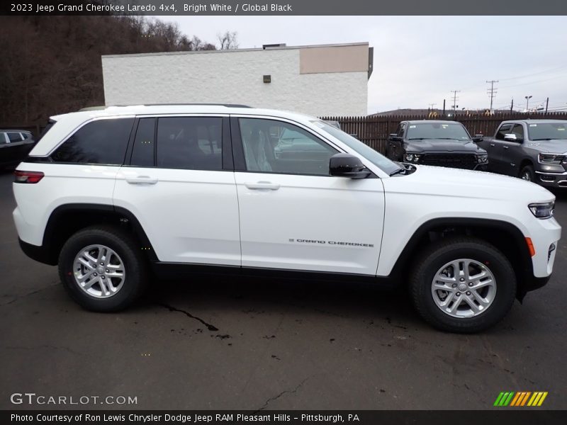 Bright White / Global Black 2023 Jeep Grand Cherokee Laredo 4x4