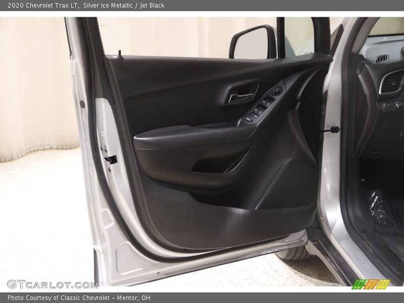 Silver Ice Metallic / Jet Black 2020 Chevrolet Trax LT