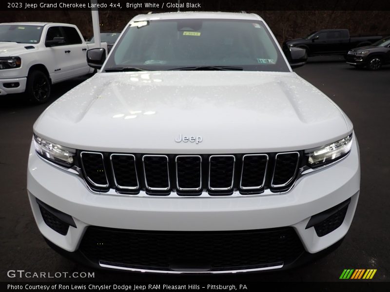 Bright White / Global Black 2023 Jeep Grand Cherokee Laredo 4x4