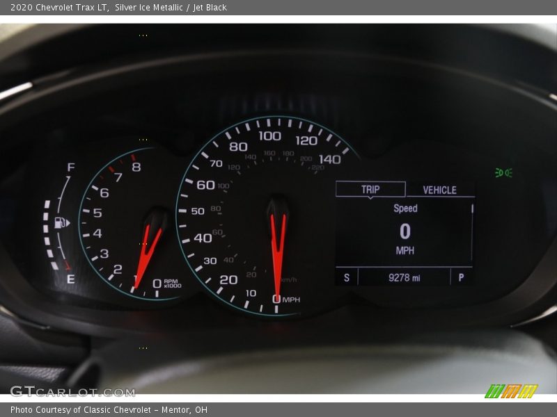 Silver Ice Metallic / Jet Black 2020 Chevrolet Trax LT