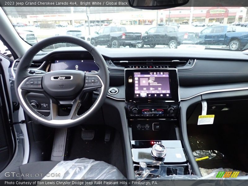 Bright White / Global Black 2023 Jeep Grand Cherokee Laredo 4x4