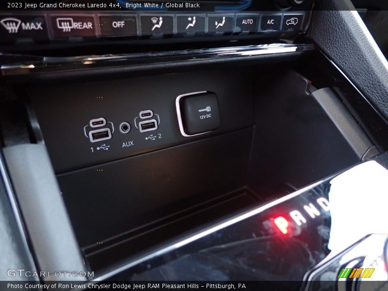 Bright White / Global Black 2023 Jeep Grand Cherokee Laredo 4x4