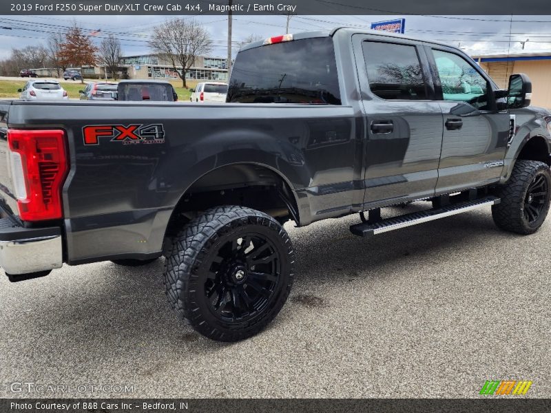 Magnetic / Earth Gray 2019 Ford F250 Super Duty XLT Crew Cab 4x4