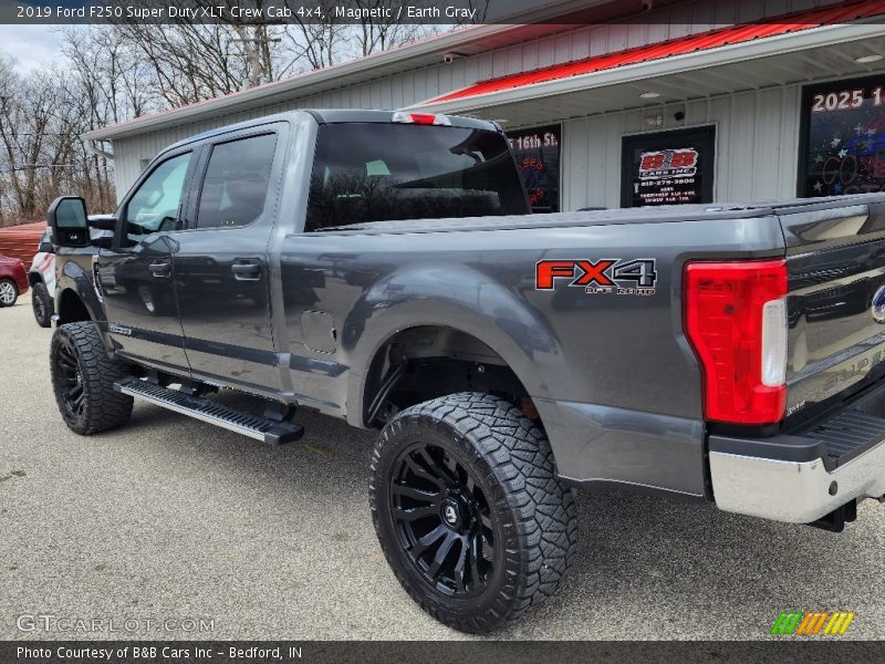 Magnetic / Earth Gray 2019 Ford F250 Super Duty XLT Crew Cab 4x4