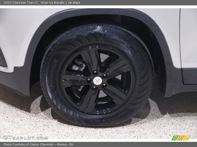 Silver Ice Metallic / Jet Black 2020 Chevrolet Trax LT