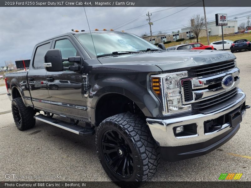 Magnetic / Earth Gray 2019 Ford F250 Super Duty XLT Crew Cab 4x4