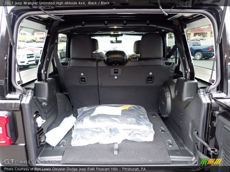  2023 Wrangler Unlimited High Altitude 4x4 Trunk