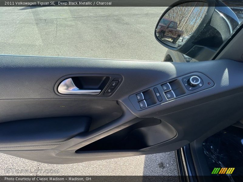 Deep Black Metallic / Charcoal 2011 Volkswagen Tiguan SE
