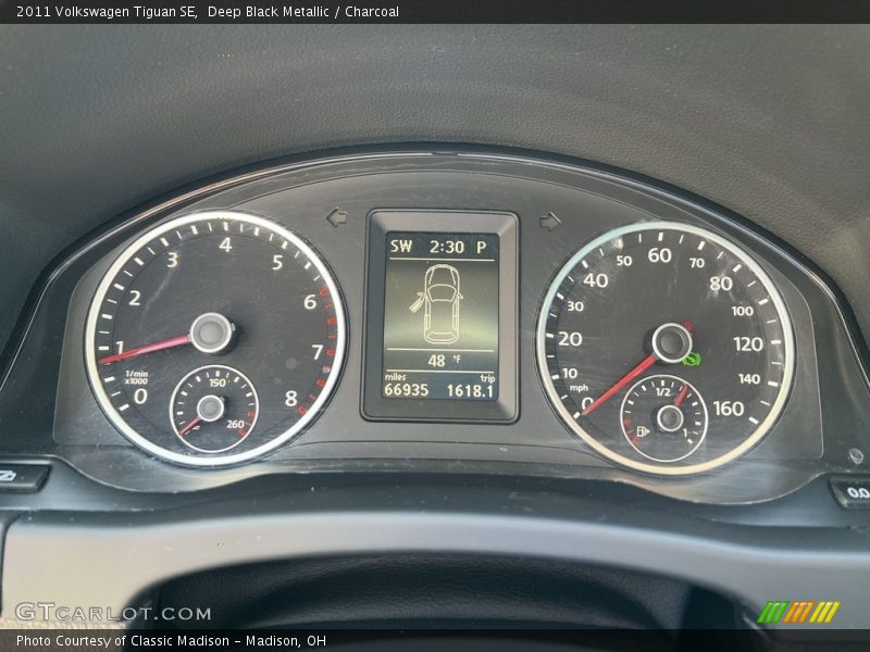 Deep Black Metallic / Charcoal 2011 Volkswagen Tiguan SE