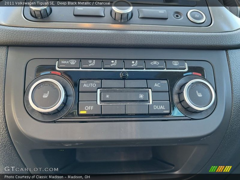 Deep Black Metallic / Charcoal 2011 Volkswagen Tiguan SE