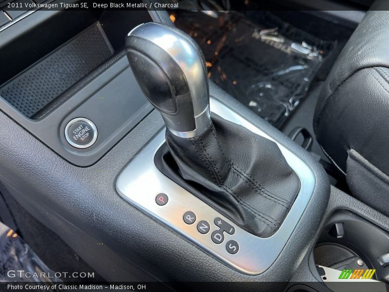 Deep Black Metallic / Charcoal 2011 Volkswagen Tiguan SE