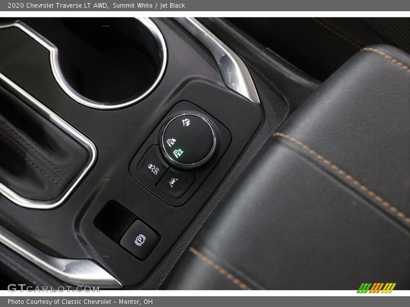 Summit White / Jet Black 2020 Chevrolet Traverse LT AWD