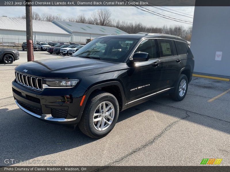 Diamond Black Crystal Pearl / Global Black 2023 Jeep Grand Cherokee L Laredo 4x4