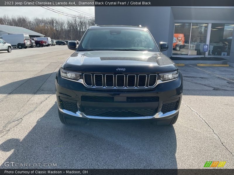 Diamond Black Crystal Pearl / Global Black 2023 Jeep Grand Cherokee L Laredo 4x4