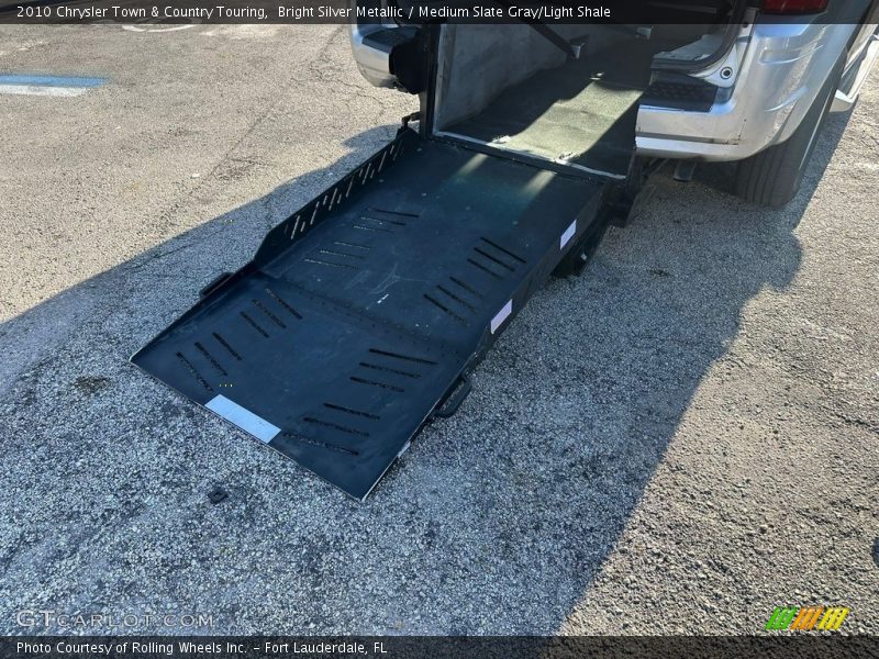 Bright Silver Metallic / Medium Slate Gray/Light Shale 2010 Chrysler Town & Country Touring