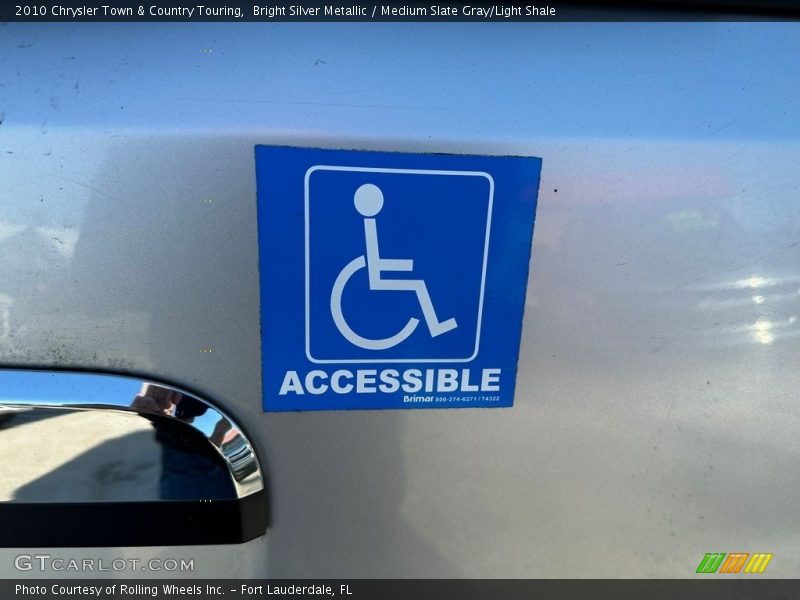 Bright Silver Metallic / Medium Slate Gray/Light Shale 2010 Chrysler Town & Country Touring