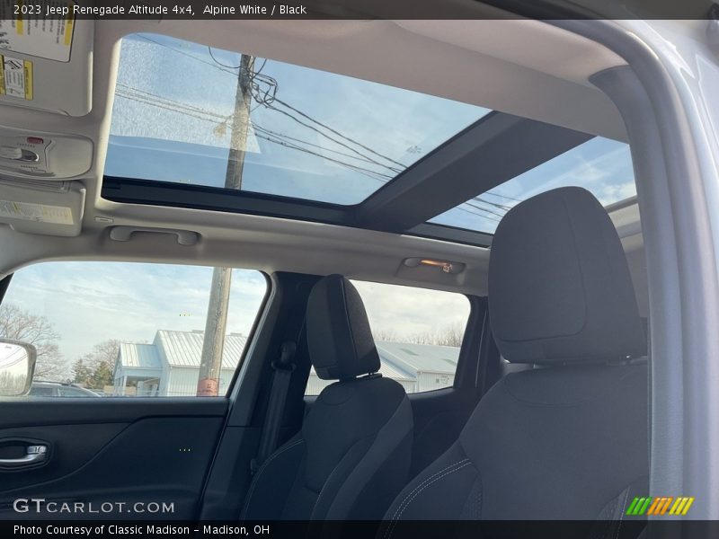 Sunroof of 2023 Renegade Altitude 4x4